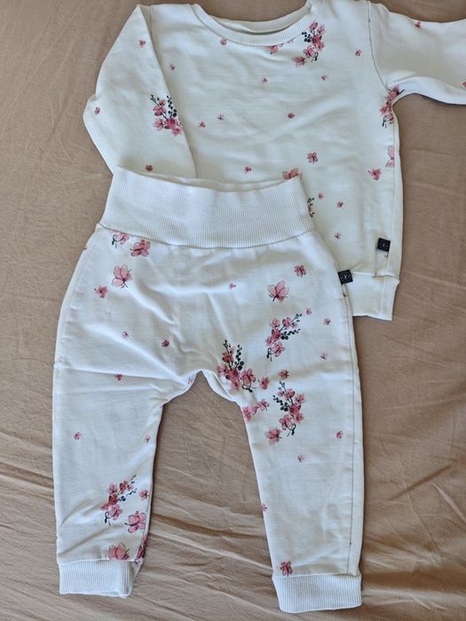 Komplet dla dziewczynki różowe kwiatuszki Fabryka Bodziaków r.80