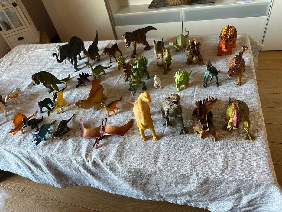 Lote de Brinquedos: 45 Dinossauros e Animais da Quinta + Oferta