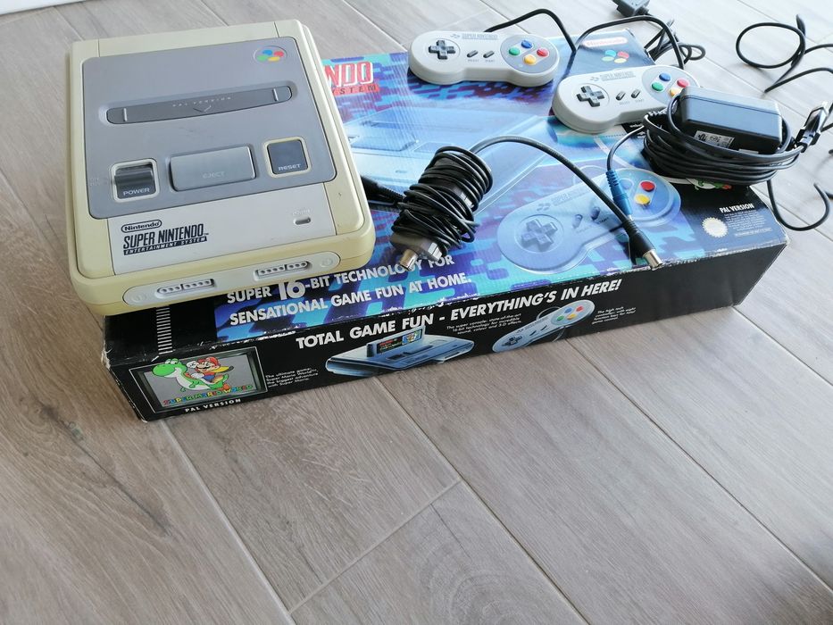 Super Nintendo (SNES) – Completa c/ caixa original + 2 comandos + cabo