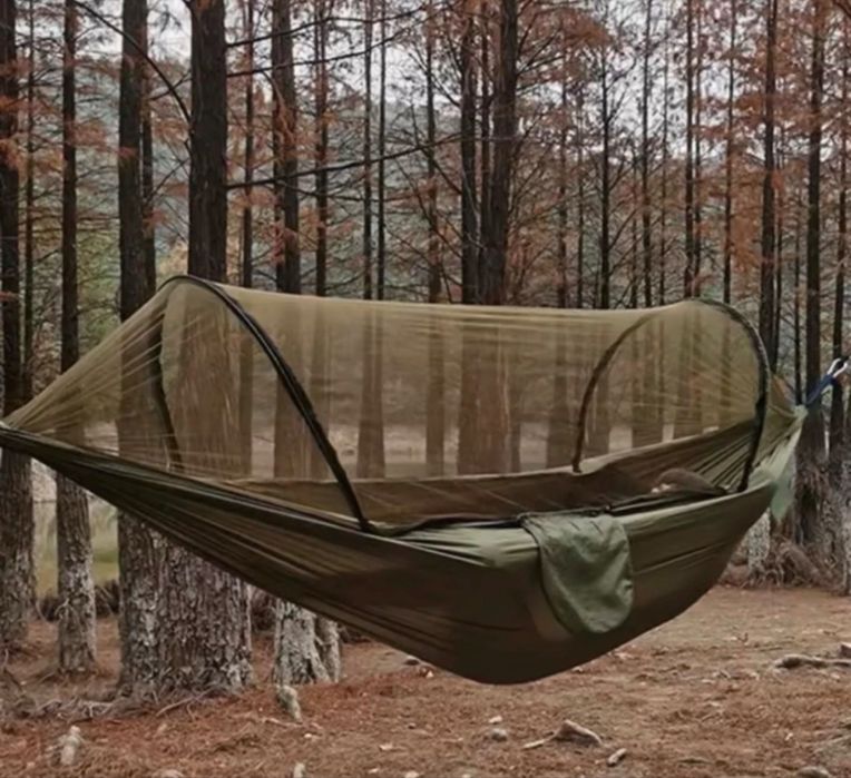 Czarny hamak z moskitierą samorozkładalny
