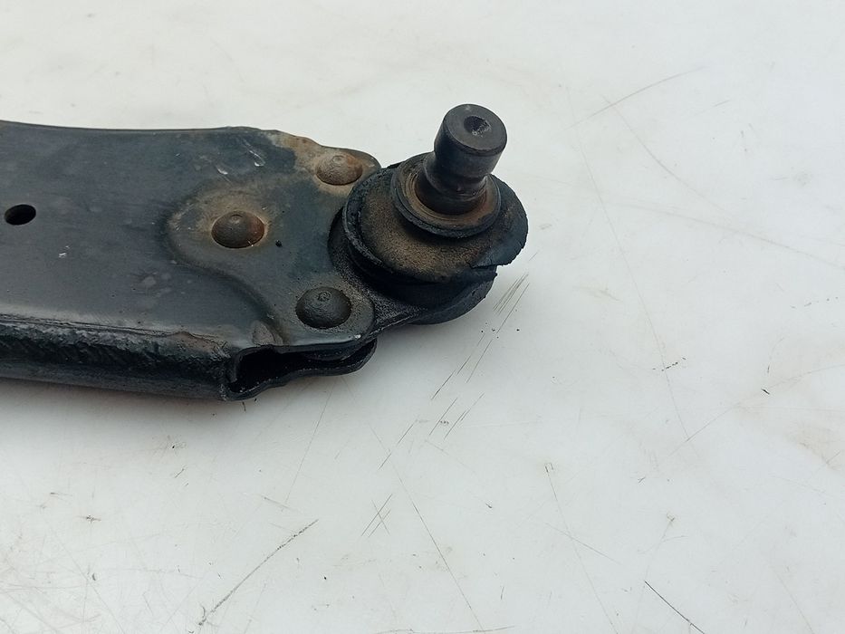 Braço de suspensão frente esquerdo FORD Fiesta V (JH_, JD_)