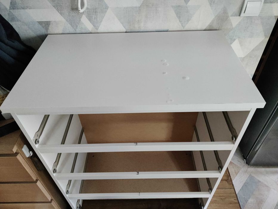 Sprzedam białą komodę Malm z 4 szufladami
