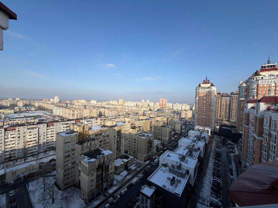 Видовий Loft-простір 92 м² з терасою , метро Мінська , Для офісу, студії або проживання. Без %.