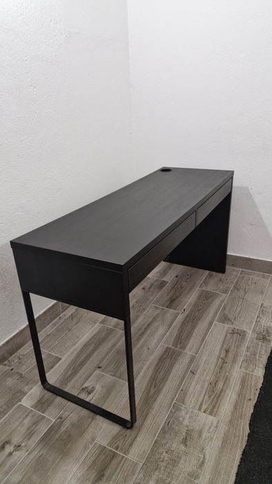 Secretária de escritório preta