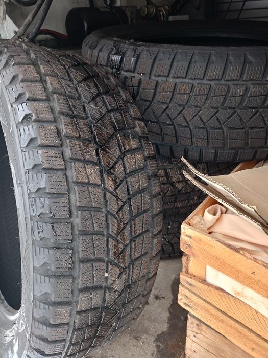 Opony zimowe Firemax 235/55R18