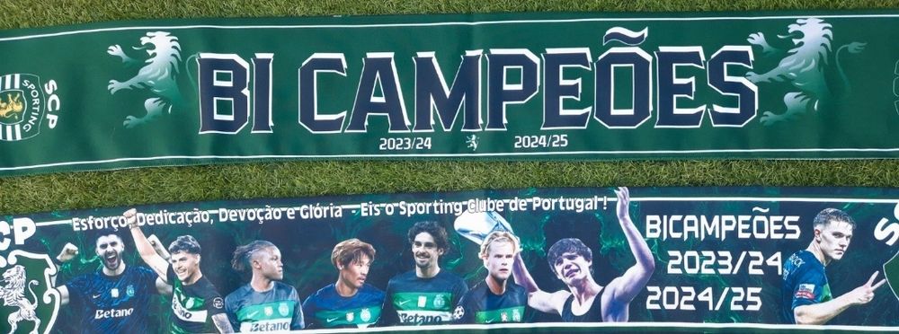 Varios cachecois do Sporting