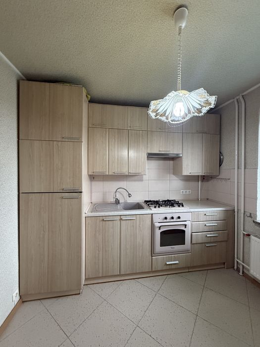 Продаж 2 кім квартири на Незалежності 58.