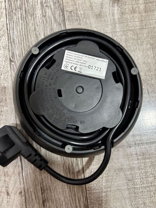 Продам новый электрочайник HausMark