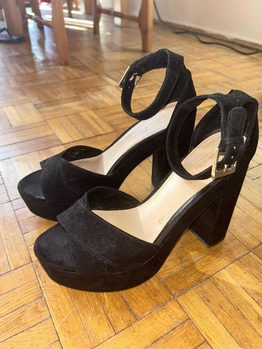 Obcasy na platformie Bershka rozm. 37