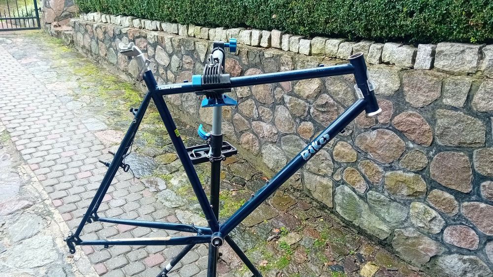 Stalowa ( Cr-Mo) rama  Bikes pod koło 28 cali.