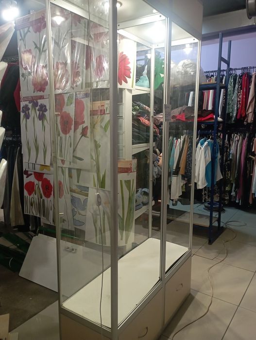 Продам шкаф витрина