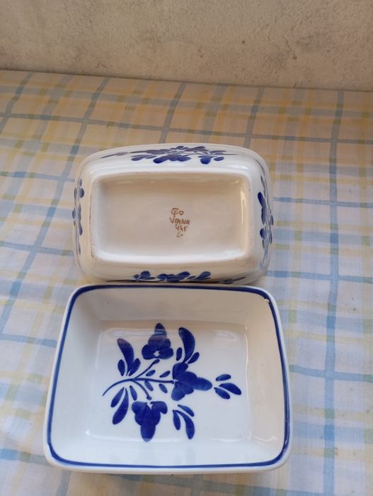 Manteigueira em porcelana
