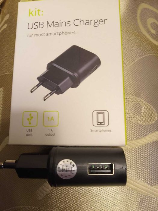 Зарядное TRAVEL CHARGER с USB-портом