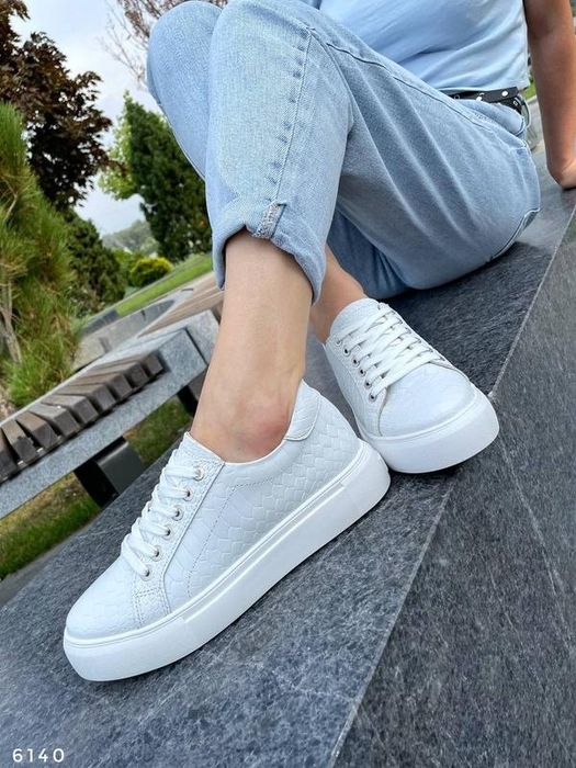 Базові шкіряні білі кеди