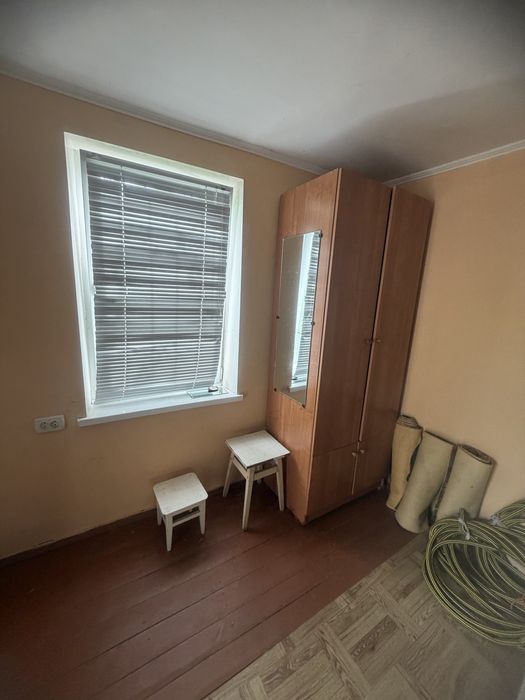 Продається дачний будинок з ремонтом та земельною ділянкою.