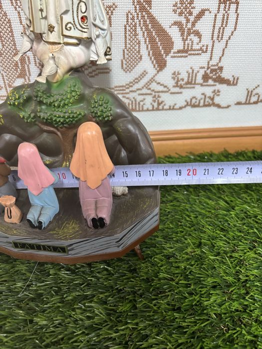 Estatueta antiga com musica