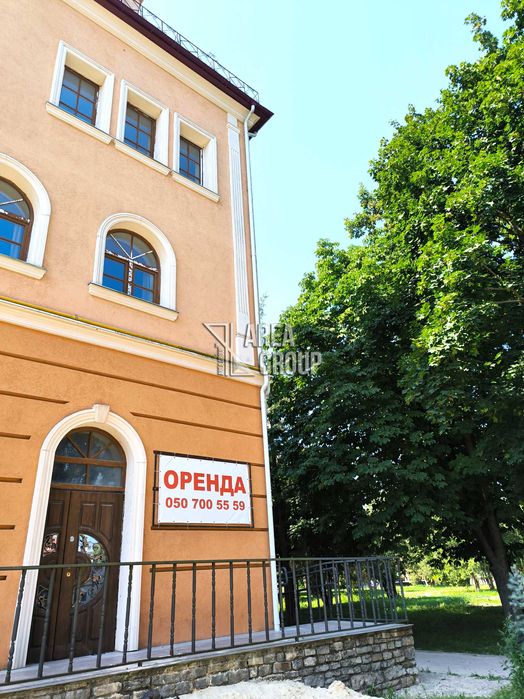 Оренда фасадного комерційного приміщення у Старому місті біля Ратуші