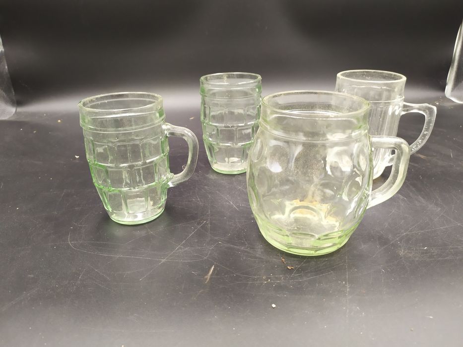 Zestaw czterech kufli prl