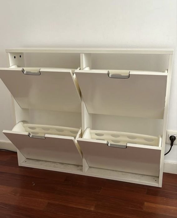 Sapateira IKEA em boa condição