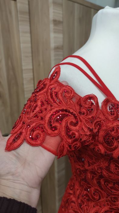 Długa czerwona sukienka