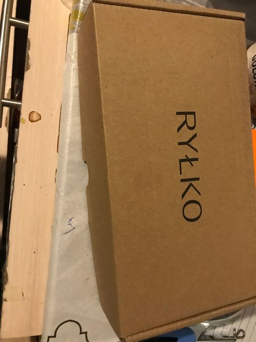 nowy skórzany portfel