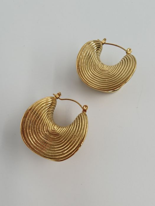 Modne kolczyki koszyczku biżuteria na wiosnę