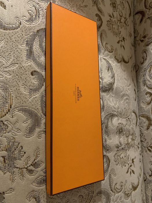 Krawat Hermes jedwabny w pudelku