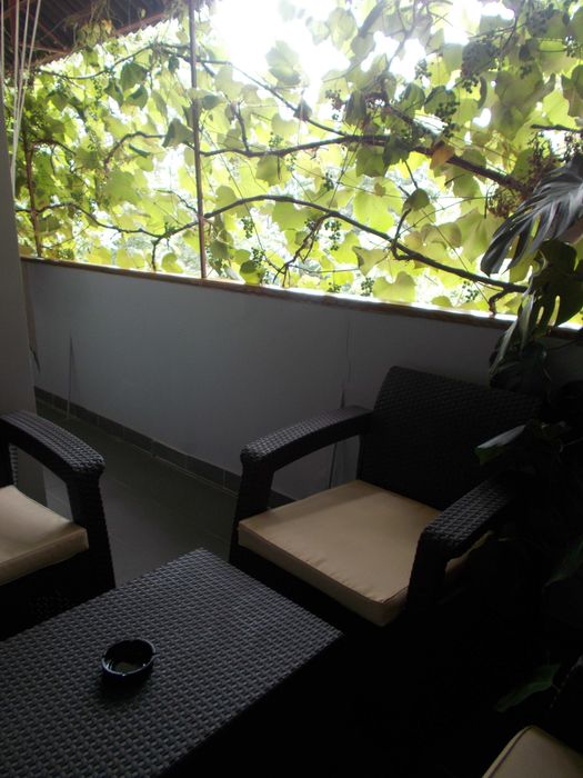 Біля басейну на 3 поверсі здається затишна 2-кімн. квартира з лоджією