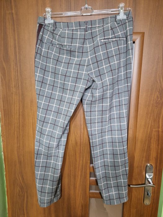Garnitur damski szary w kratkę (żakiet 38, spodnie 40)