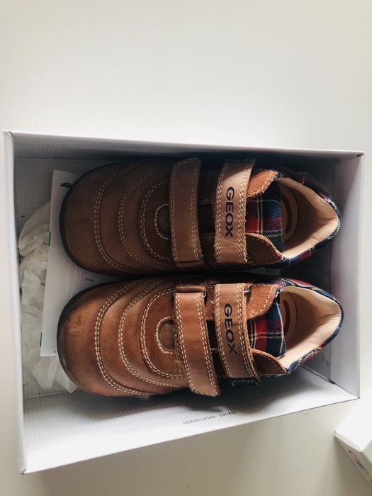 Buty skurzane  Geox na rzepy rozmiar 25