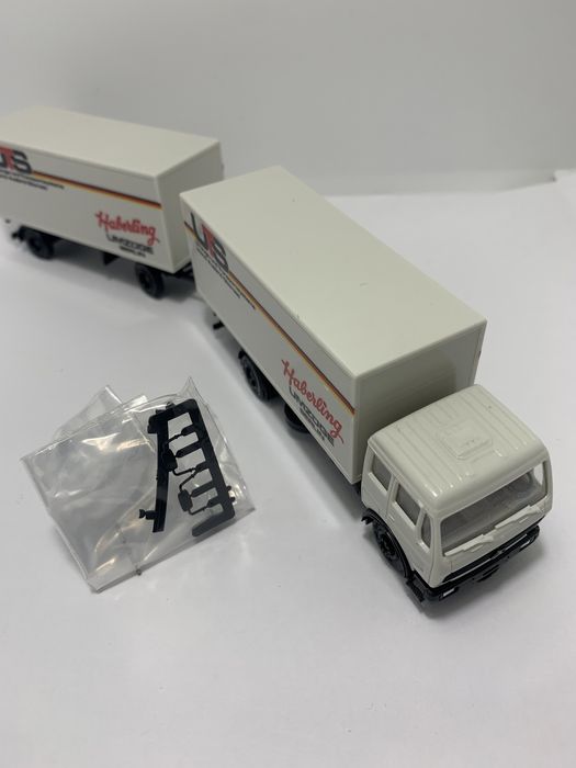 Mercedes com Reboque UTS da Herpa escala H0 1/87