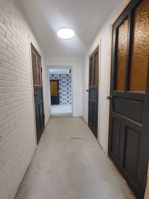 Часть дома и 10 соток 
Асфальтированная улица.
Учас