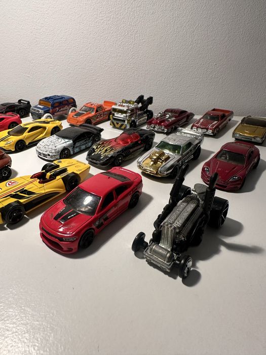 Lote 20 Miniaturas Hot Wheels