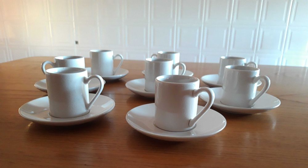 Conjunto de 8 chávenas de café com pires