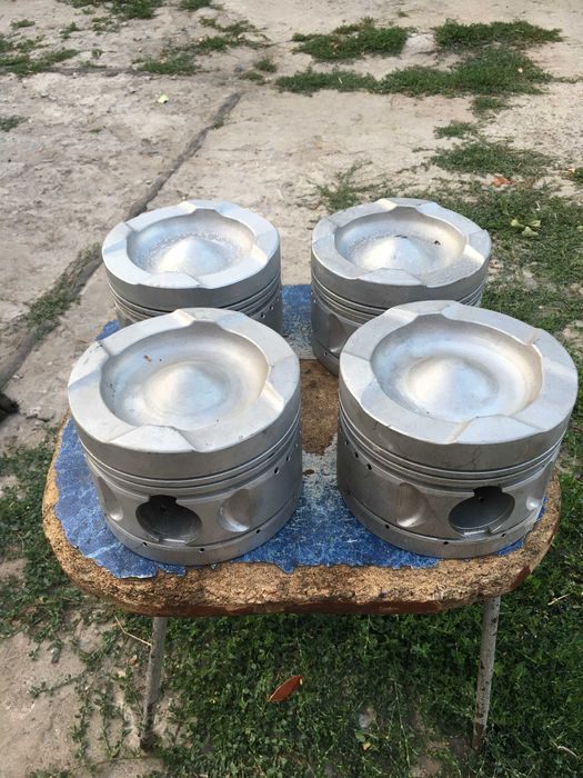 Поршня поршень двигателя 1д6 1д12 д6 д12 утд поезда танковые  судна