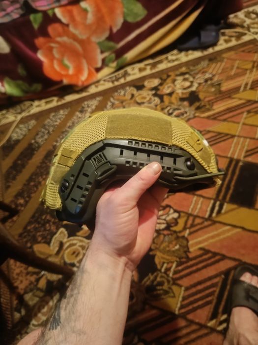 Шолом бойовий тактичний