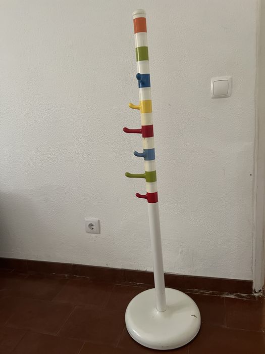 Cabide infantil sólido e bonito – 1,30 m altura