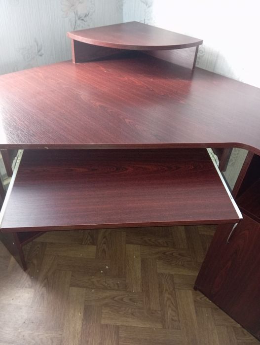 Стол компьютерный