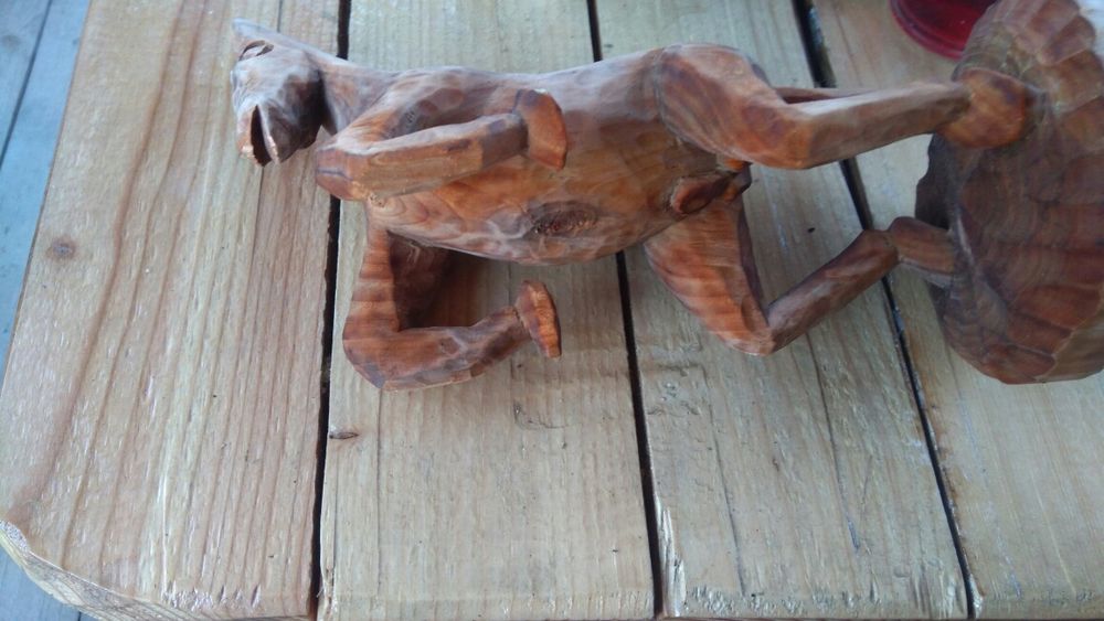 Koń z jajami na wierchu, drewniany, żeźba