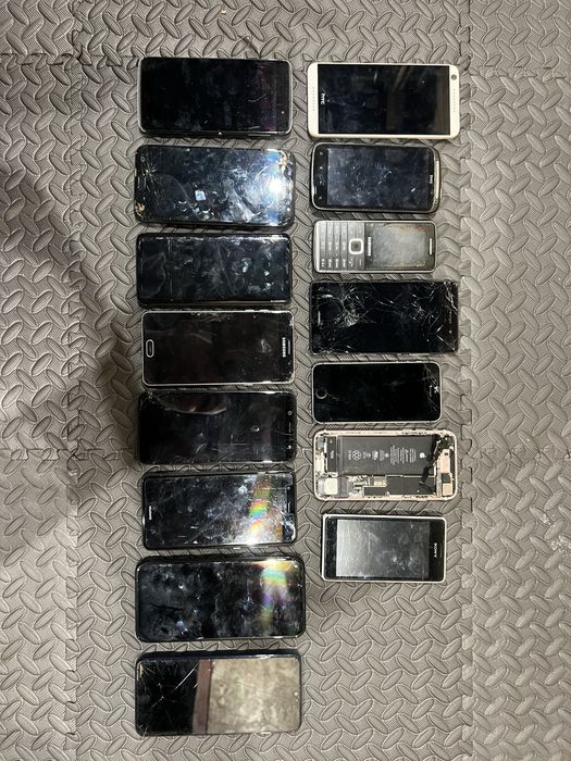 Zestaw uszkodzonych telefonów - iPhone HTC Sony Samsung Huawei