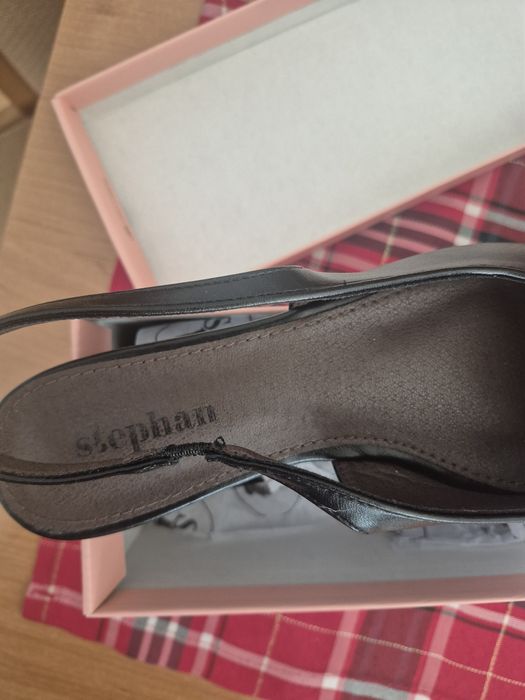 Piękne nowe buty damskie