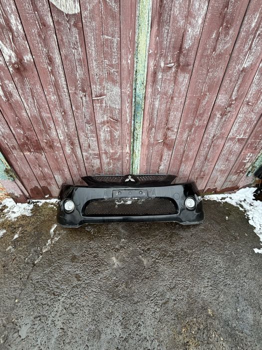 Передній бампер Mitsubishi Grandis 2004-2009 роки Розборка Грандіс
