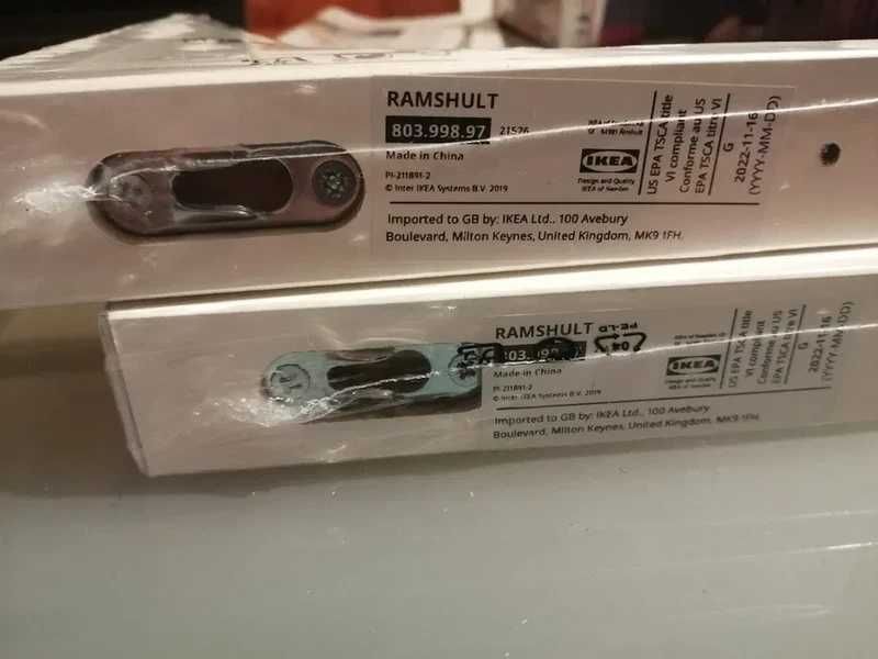 2 poleias / apoios para prateleiras IKEA. Em Madeira. Novos Ainda na Embalagem*