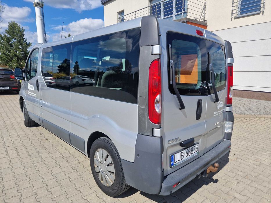 Sprzedam Opel Vivaro 9 osob.