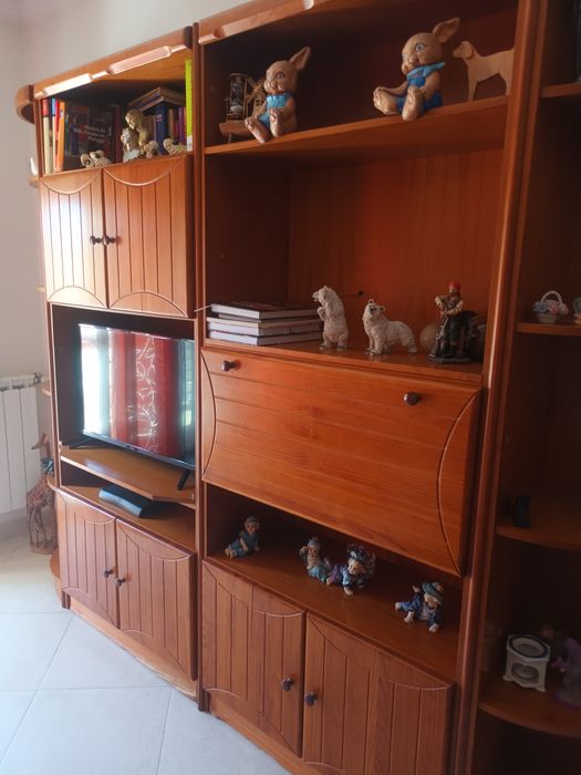 Móvel de sala em pinho mel