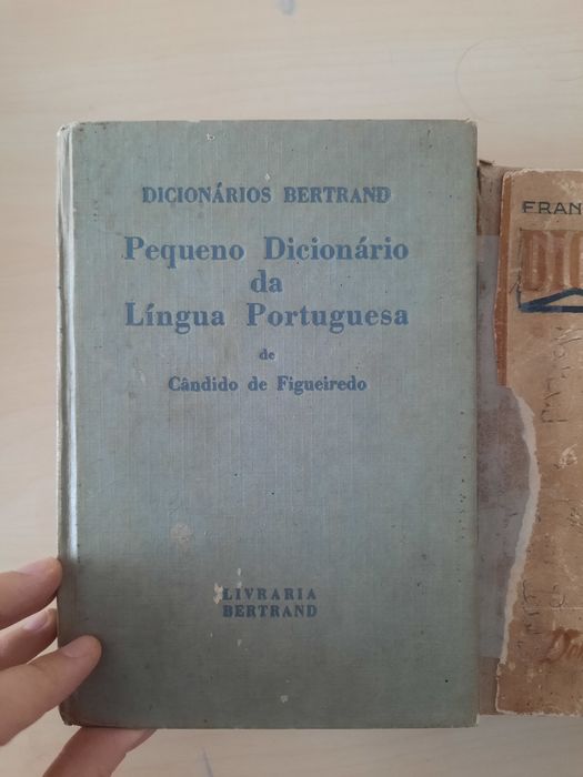 Dicionários antigos