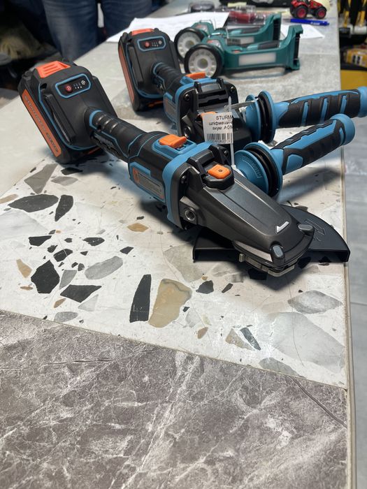 Новинка Sturmax Акумуляторна кутова шліф машина