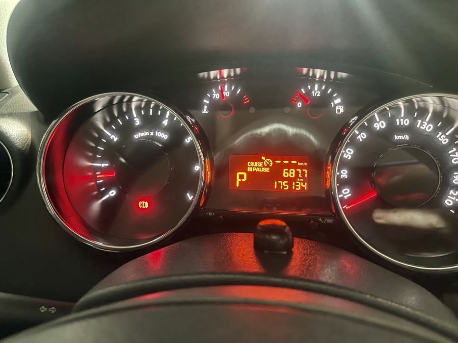 Продам Пежо 3008 2012г. Автомат