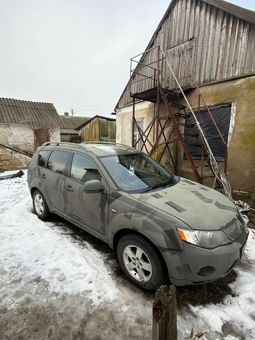 Mitsubishi  Outlander XL