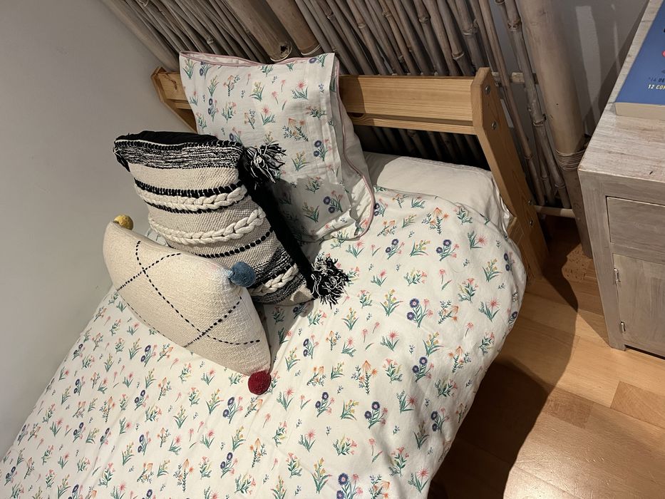 Cama de solteiro nova com colchao